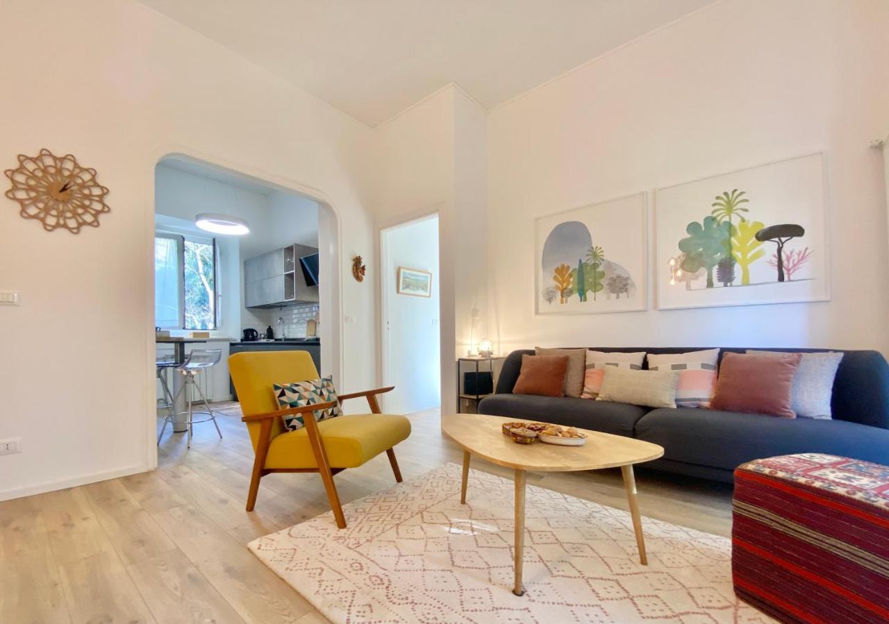 Ferienwohnung Casaviva-Stylish Trilo With Ac-Shared Pool-Parking Genua Exterior foto
